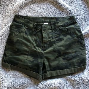 Ladies Sz 16 Time and Tru Camo Shorts